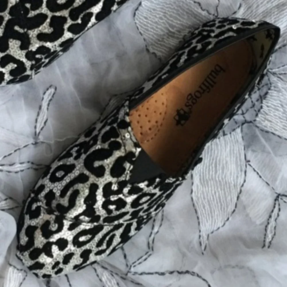 Bullfrogs black and silver slippers 11